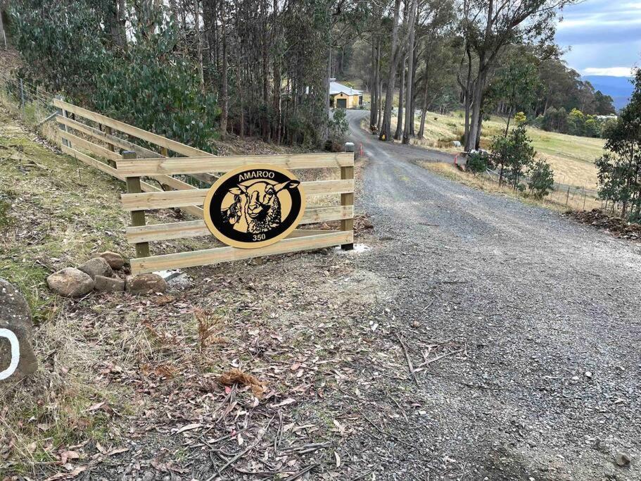 شقة Amaroo With A View Set On A 50 Acre Hobby Farm Collinsvale المظهر الخارجي الصورة